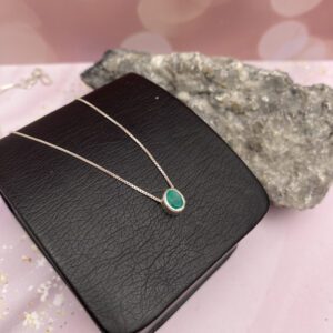 Mini-Dije en plata Óvalo con Esmeralda