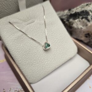 Mini-Dije en plata con Esmeralda Triangular