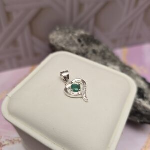 Promo Dije Corazón en plata con Esmeralda