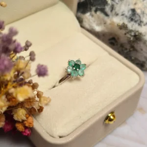 Anillo Flor de Esmeralda con 7 gemas