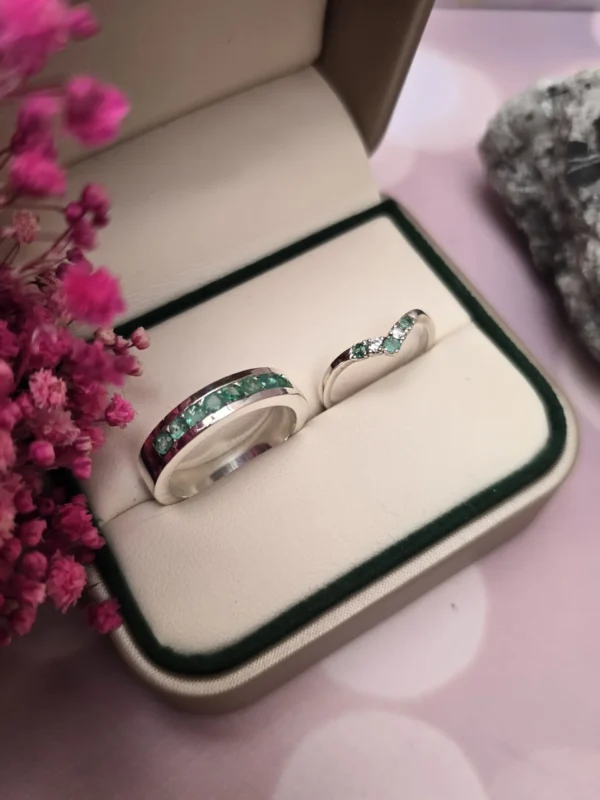 Set Matrimonial en plata con Esmeralda tipo Cintillos